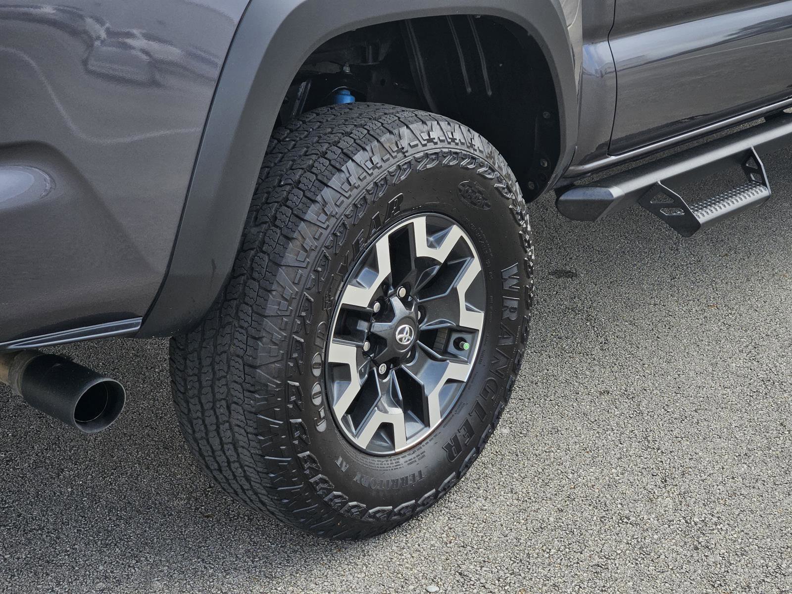 Used 2023 Toyota Tacoma TRD Off-Road image 10