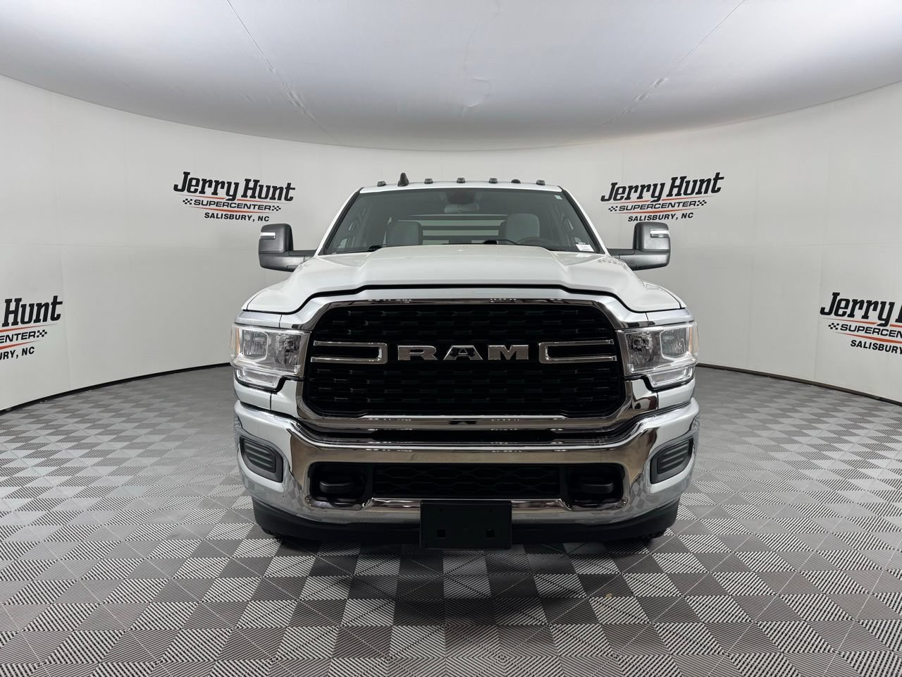 Used 2024 RAM 3500 SLT w/ Quick Order Package 2YG SLT AWD/4WD image 2