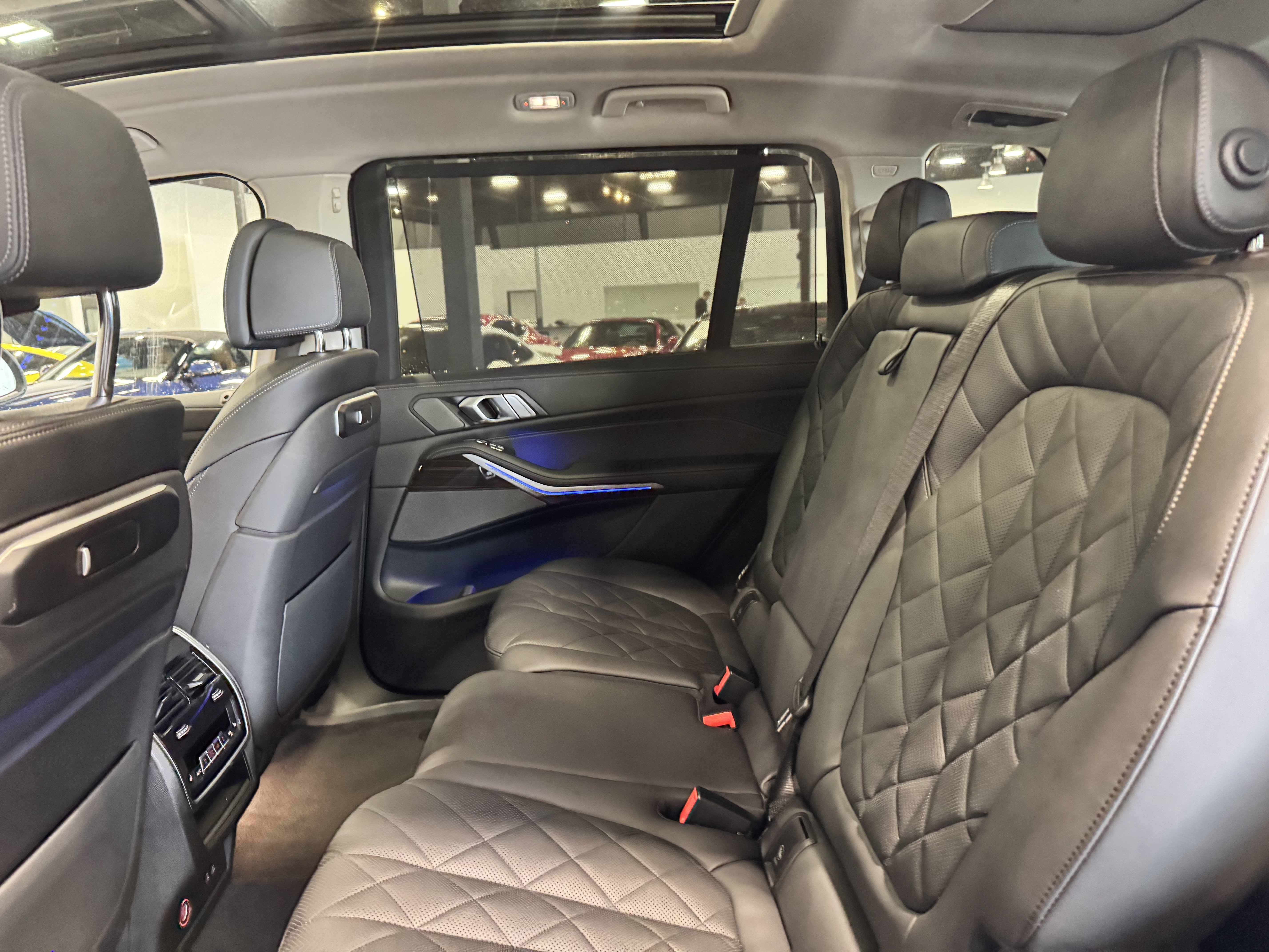 Used 2025 BMW X7 xDrive40i w/ Premium Package image 12