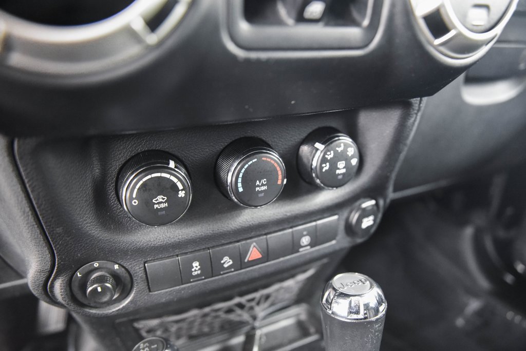 Used 2018 Jeep Wrangler Unlimited Sahara image 19