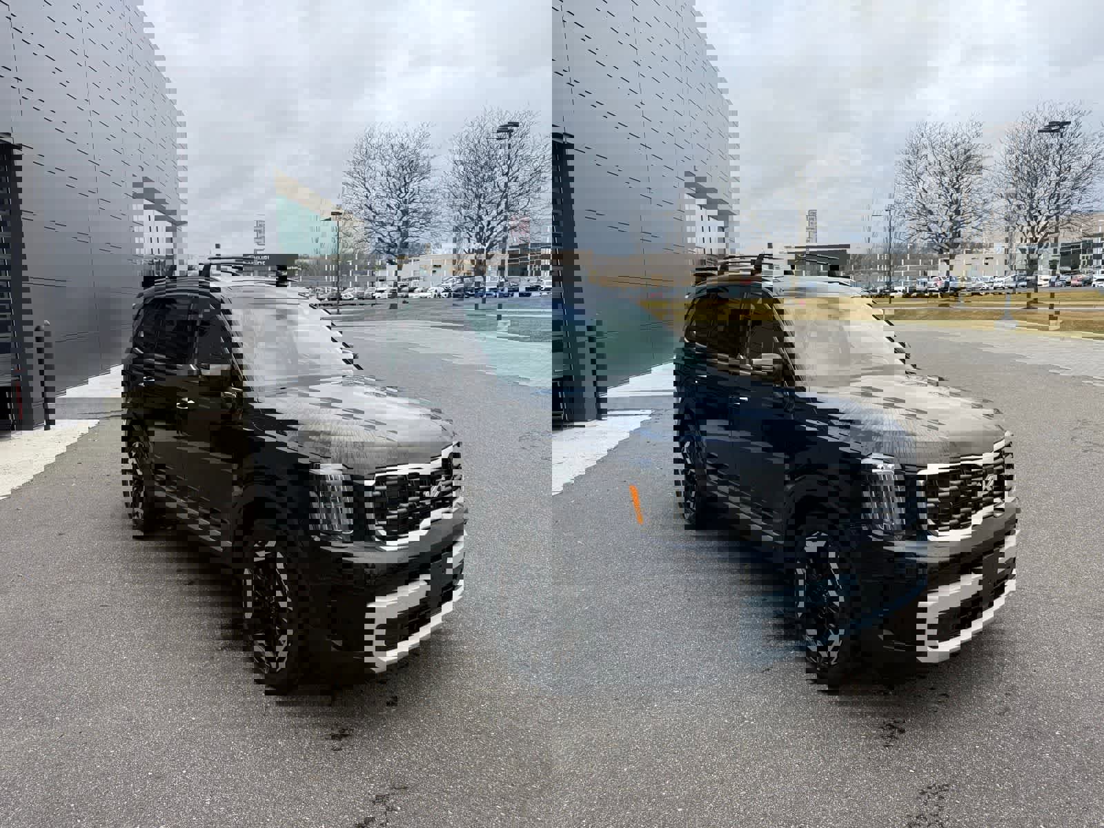 Used 2023 Kia Telluride S image 4