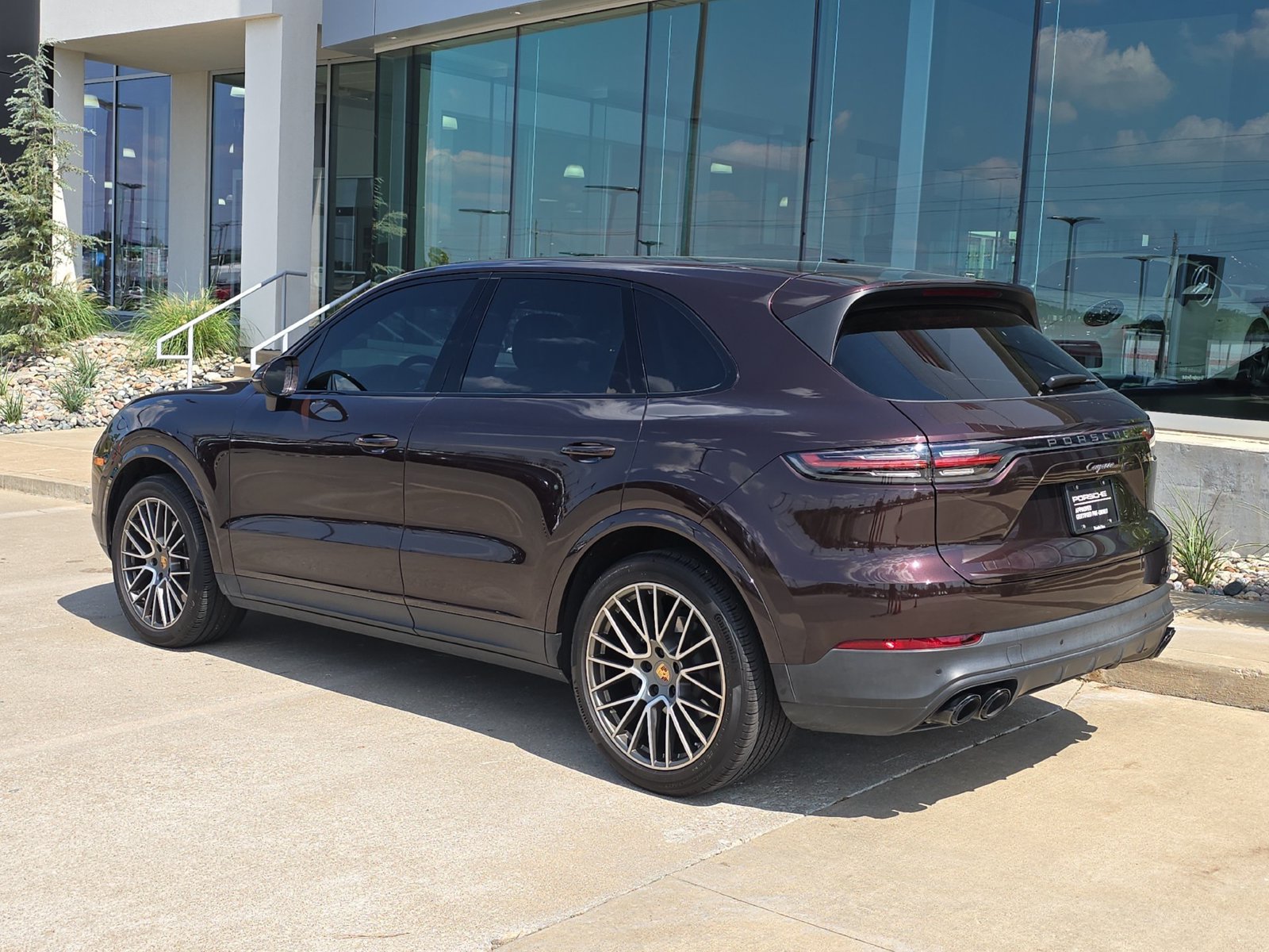 Certified 2023 Porsche Cayenne Platinum Edition AWD/4WD image 3