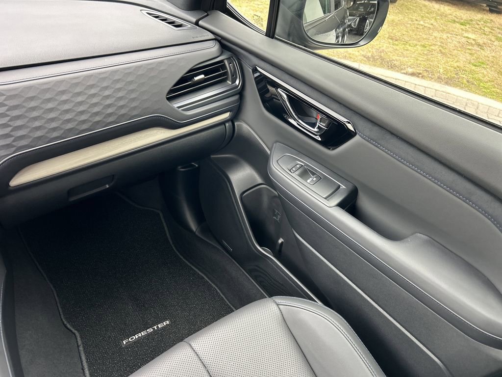 Certified 2025 Subaru Forester Limited image 17
