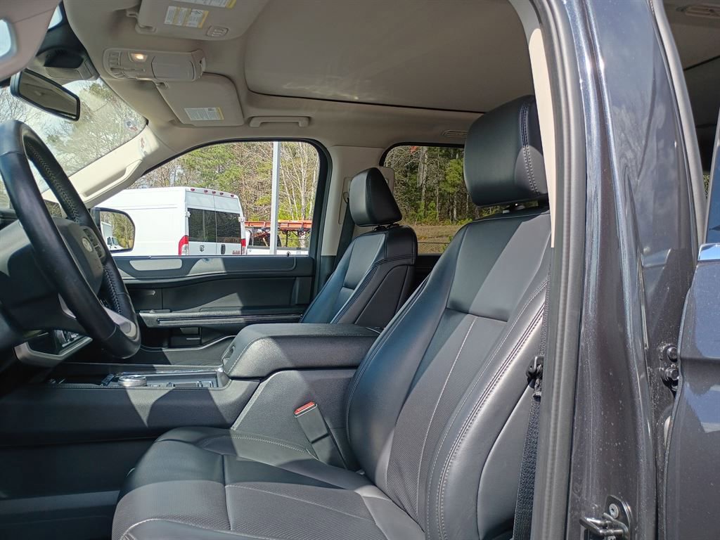 Used 2024 Ford Expedition XLT image 11