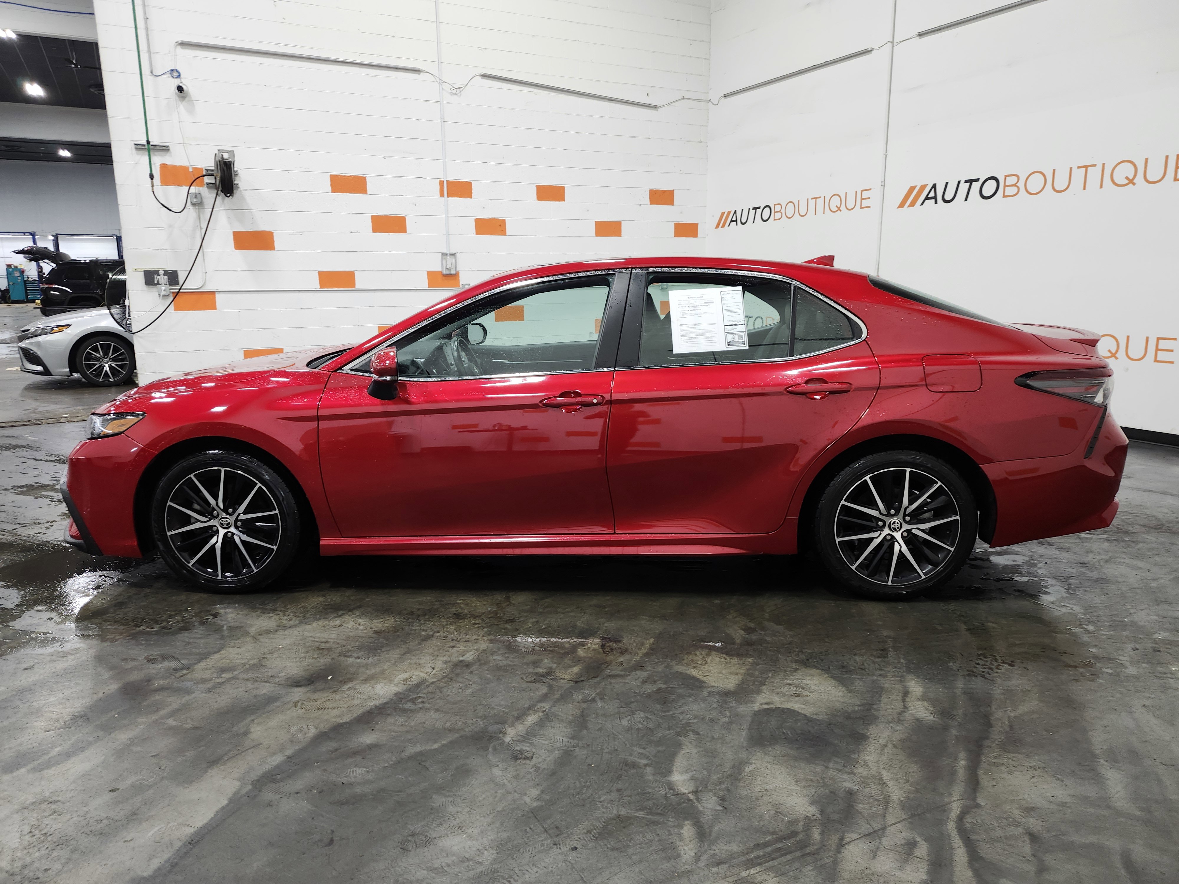 Used 2021 Toyota Camry SE image 7