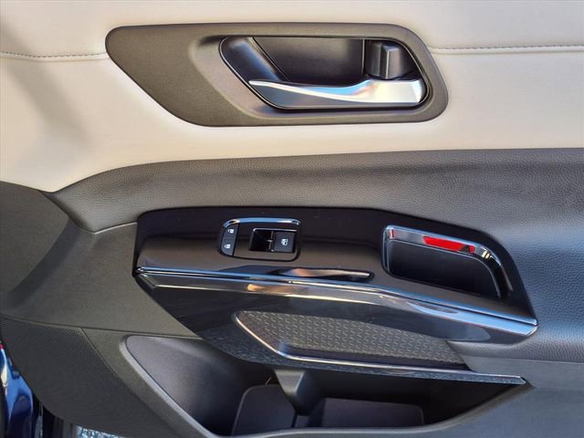 Certified 2022 Nissan Pathfinder SV image 27