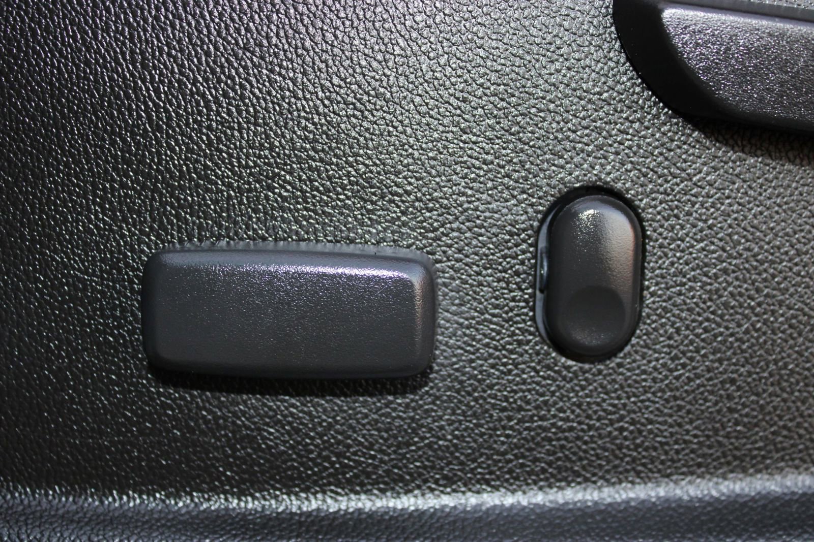 Used 2016 GMC Canyon SLT w/ Driver Alert Package image 9