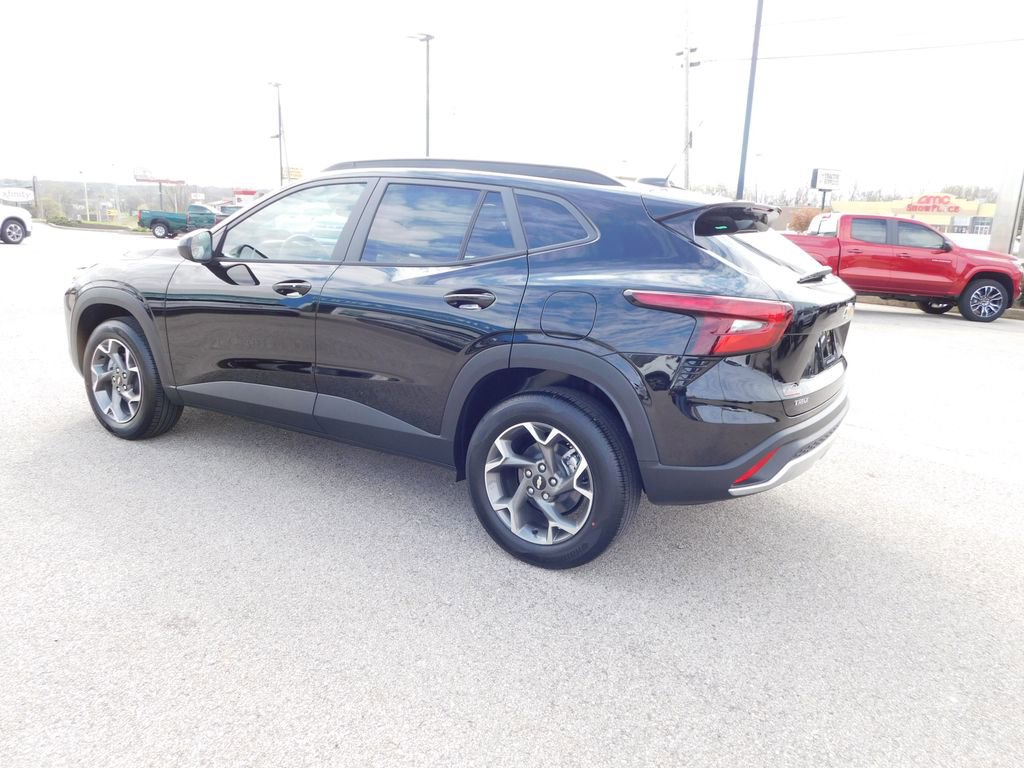 New 2026 Chevrolet Trax LT w/ Driver Confidence Package FWD image 5