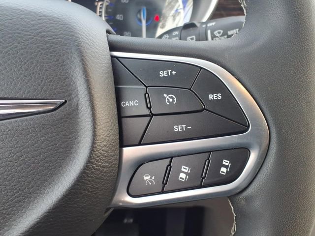 Certified 2023 Chrysler Pacifica Limited image 26