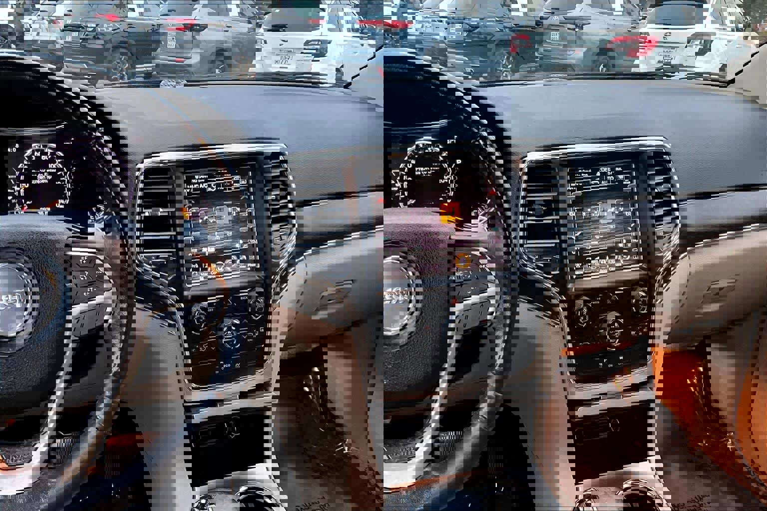 Used 2015 Jeep Grand Cherokee Limited w/ Luxury Group II image 6