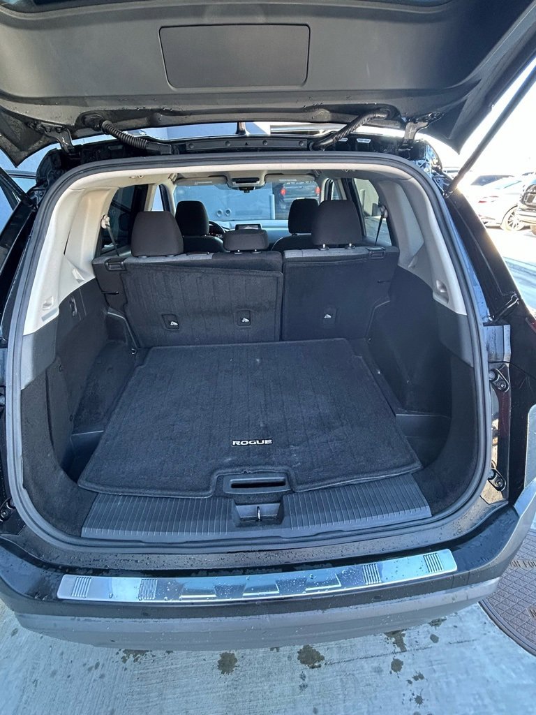 Used 2021 Nissan Rogue SV image 15