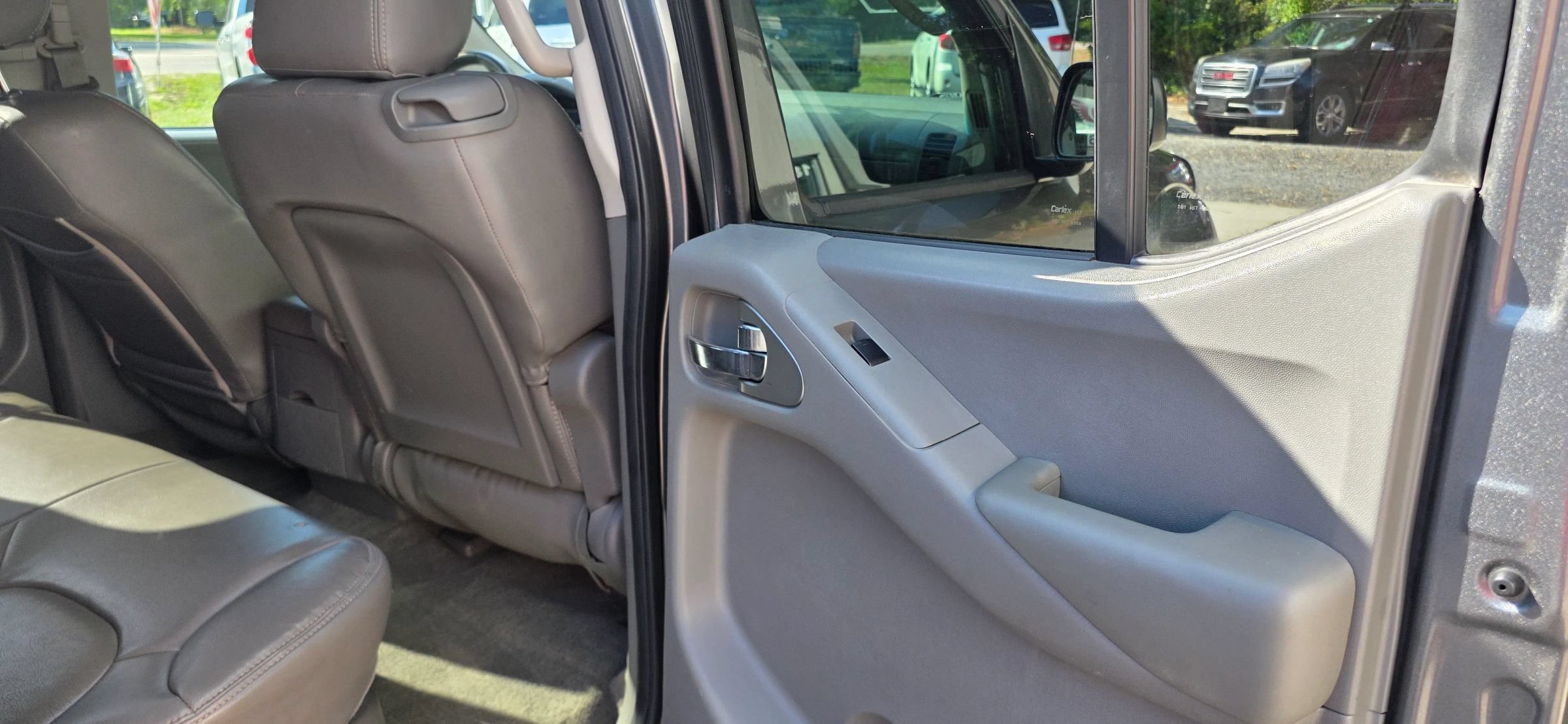 Used 2009 Nissan Frontier SE w/ SE Value Truck Pkg AWD/4WD image 15