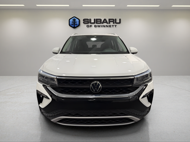 Used 2023 Volkswagen Taos SE w/ Panoramic Sunroof Package FWD image 8