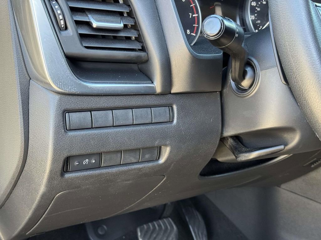 Used 2021 Nissan Rogue S FWD image 10