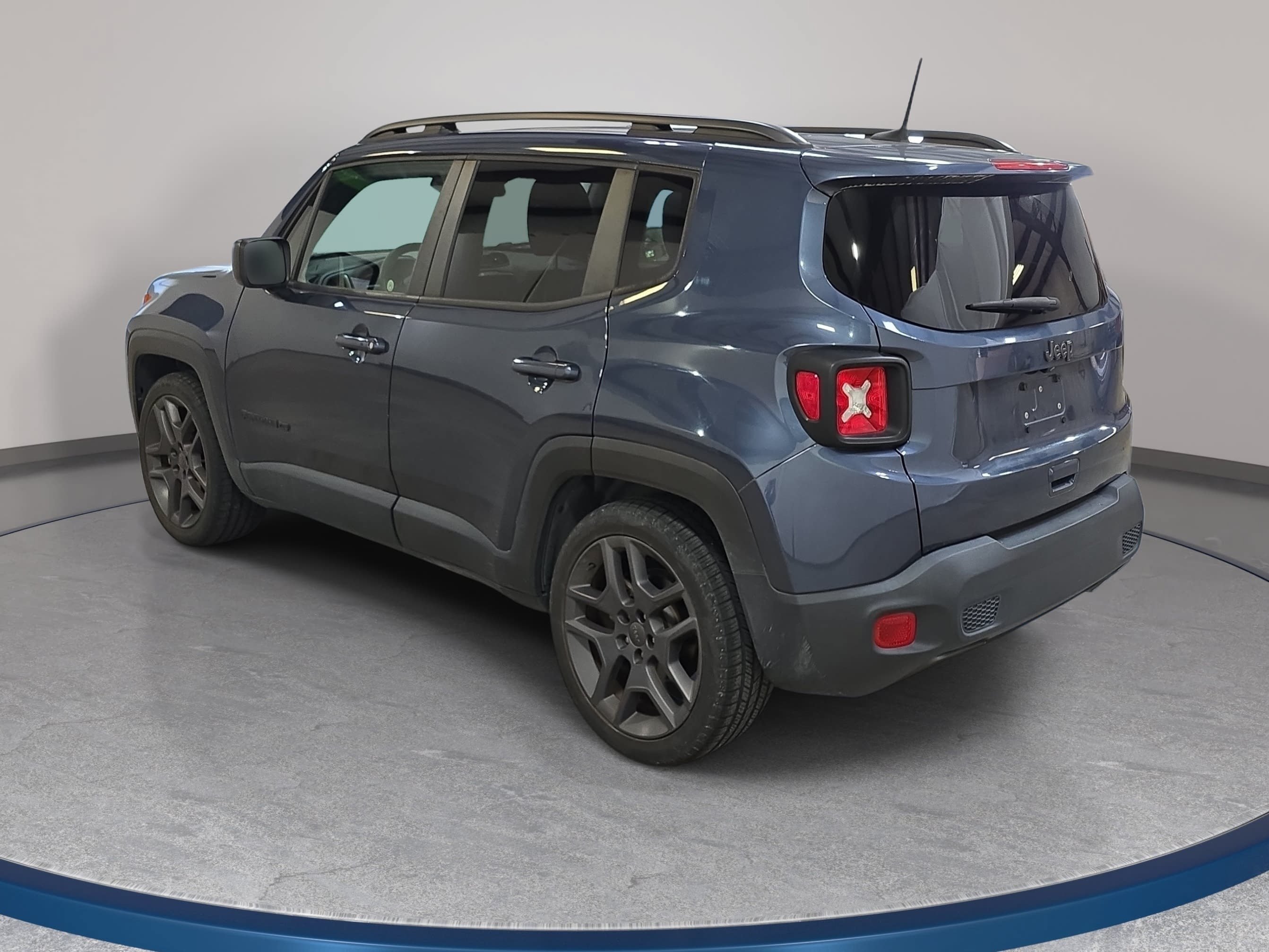 Used 2021 Jeep Renegade Latitude FWD image 8