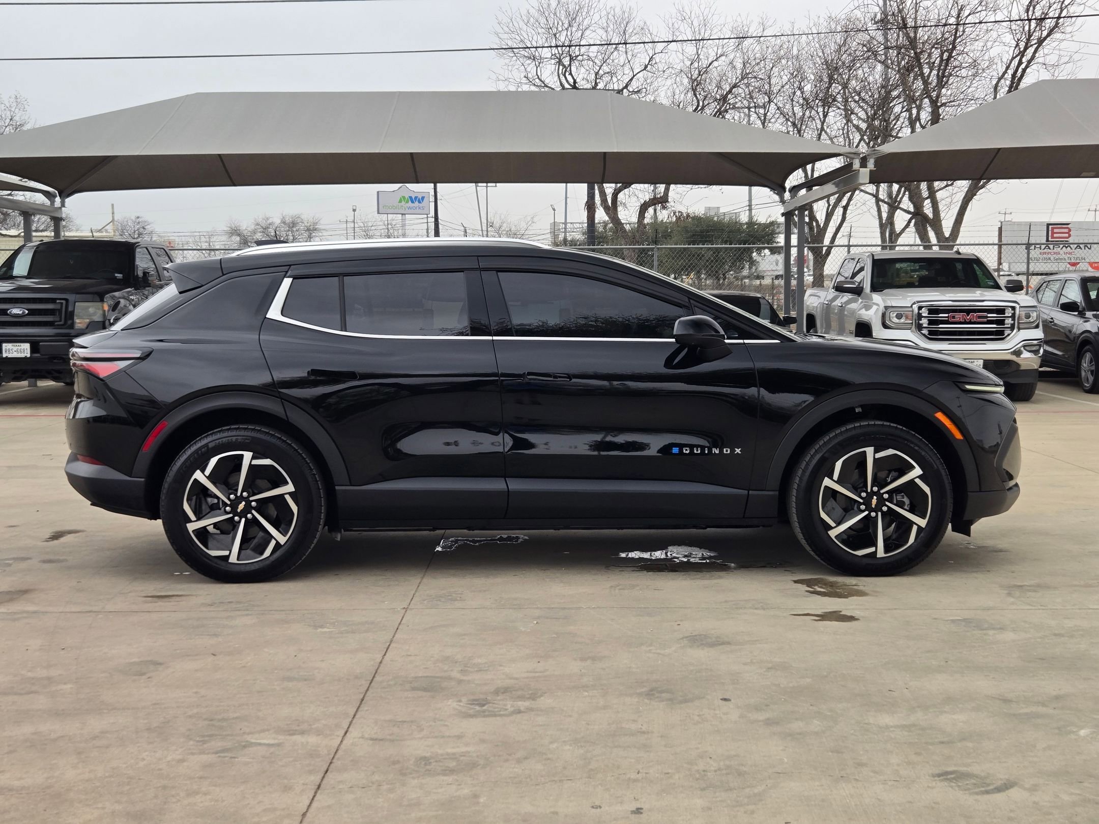Used 2026 Chevrolet Equinox EV LT image 2