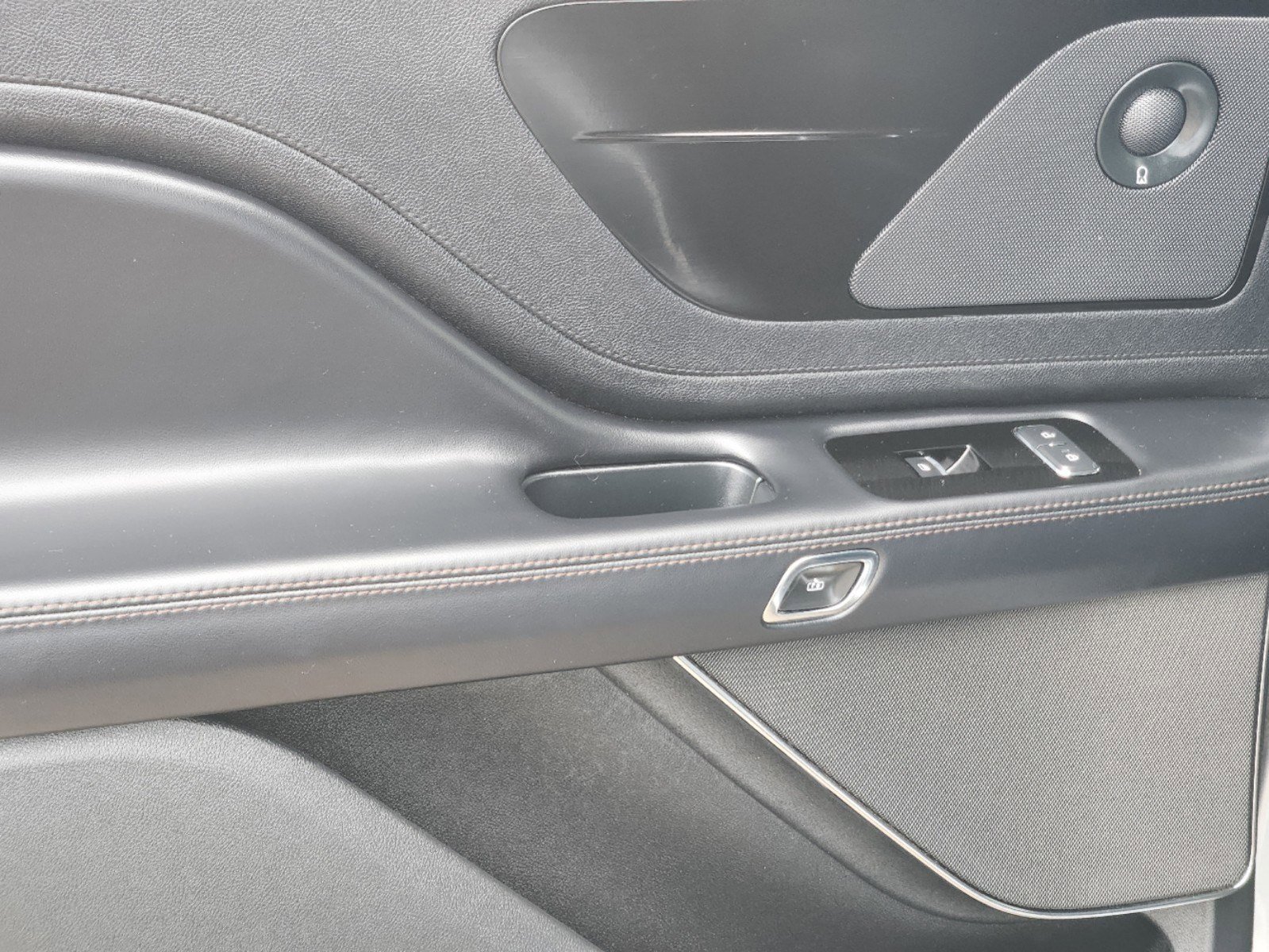 Used 2022 Lincoln Aviator Reserve image 12