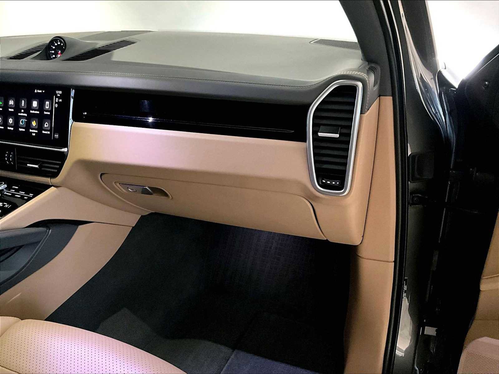 Used 2023 Porsche Cayenne image 23