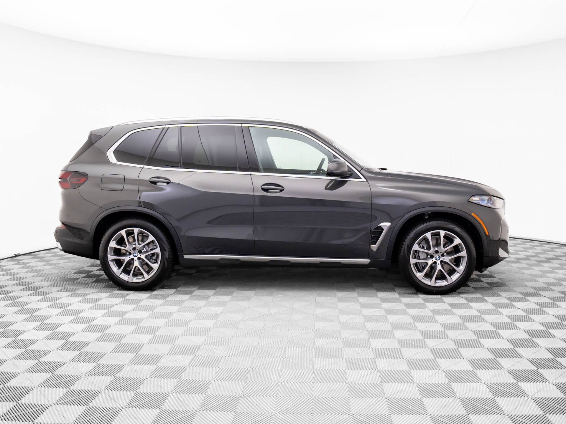 Used 2026 BMW X5 xDrive50e w/ Executive Package AWD/4WD image 7