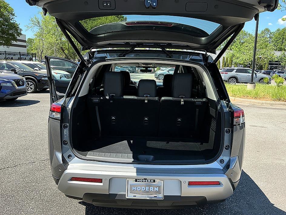 Certified 2025 Nissan Pathfinder SL image 28