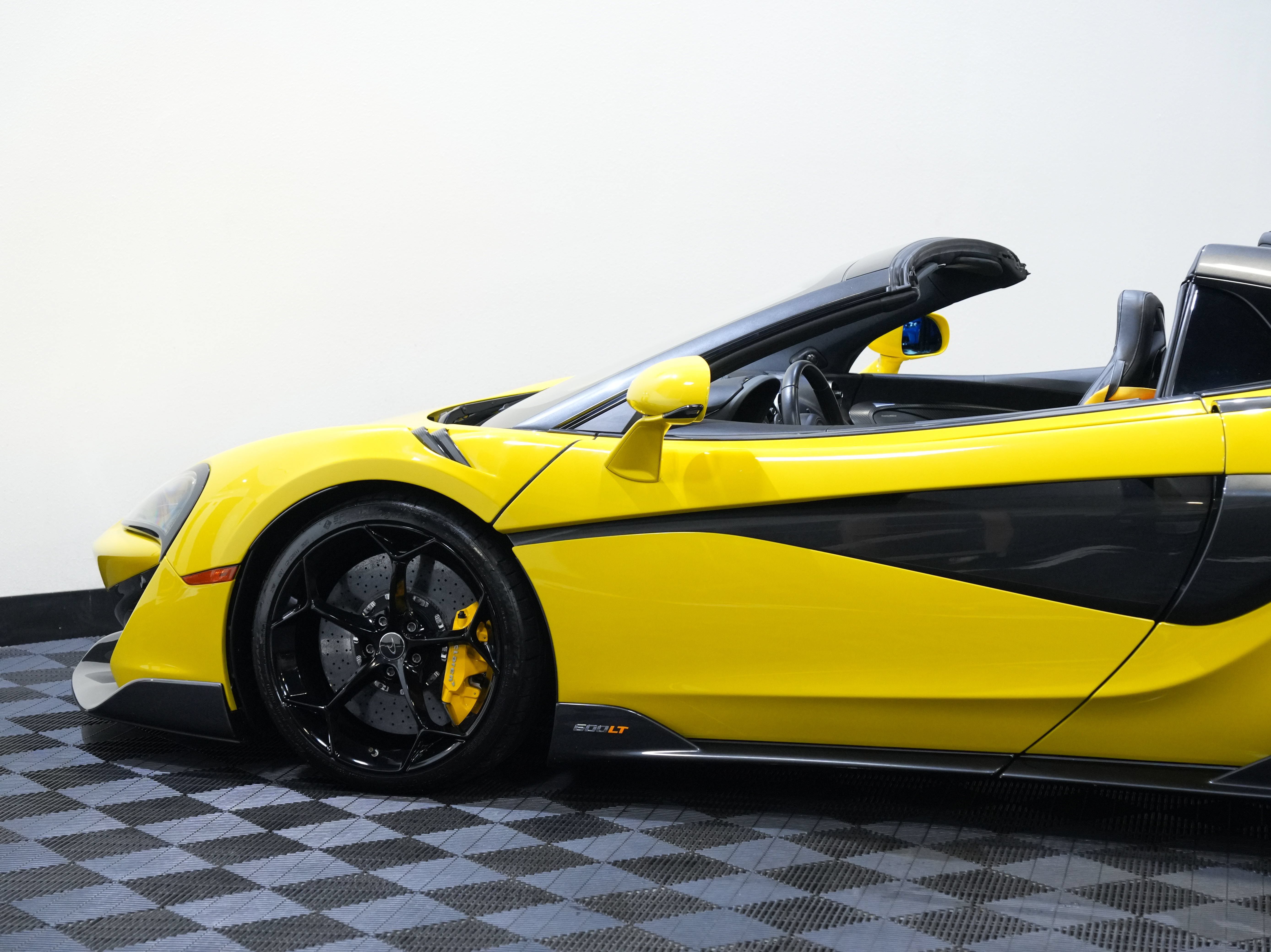 Used 2020 McLaren 600LT Spider RWD image 22