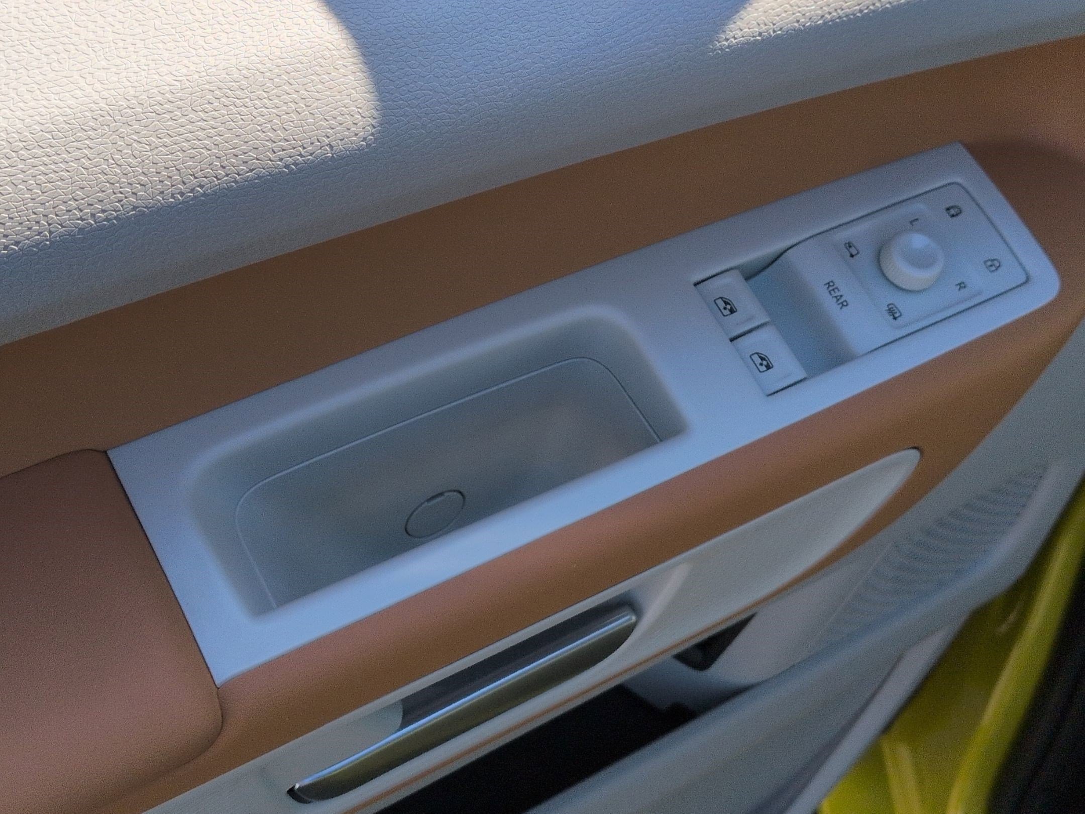 Used 2025 Volkswagen ID. Buzz 1st Edition image 15