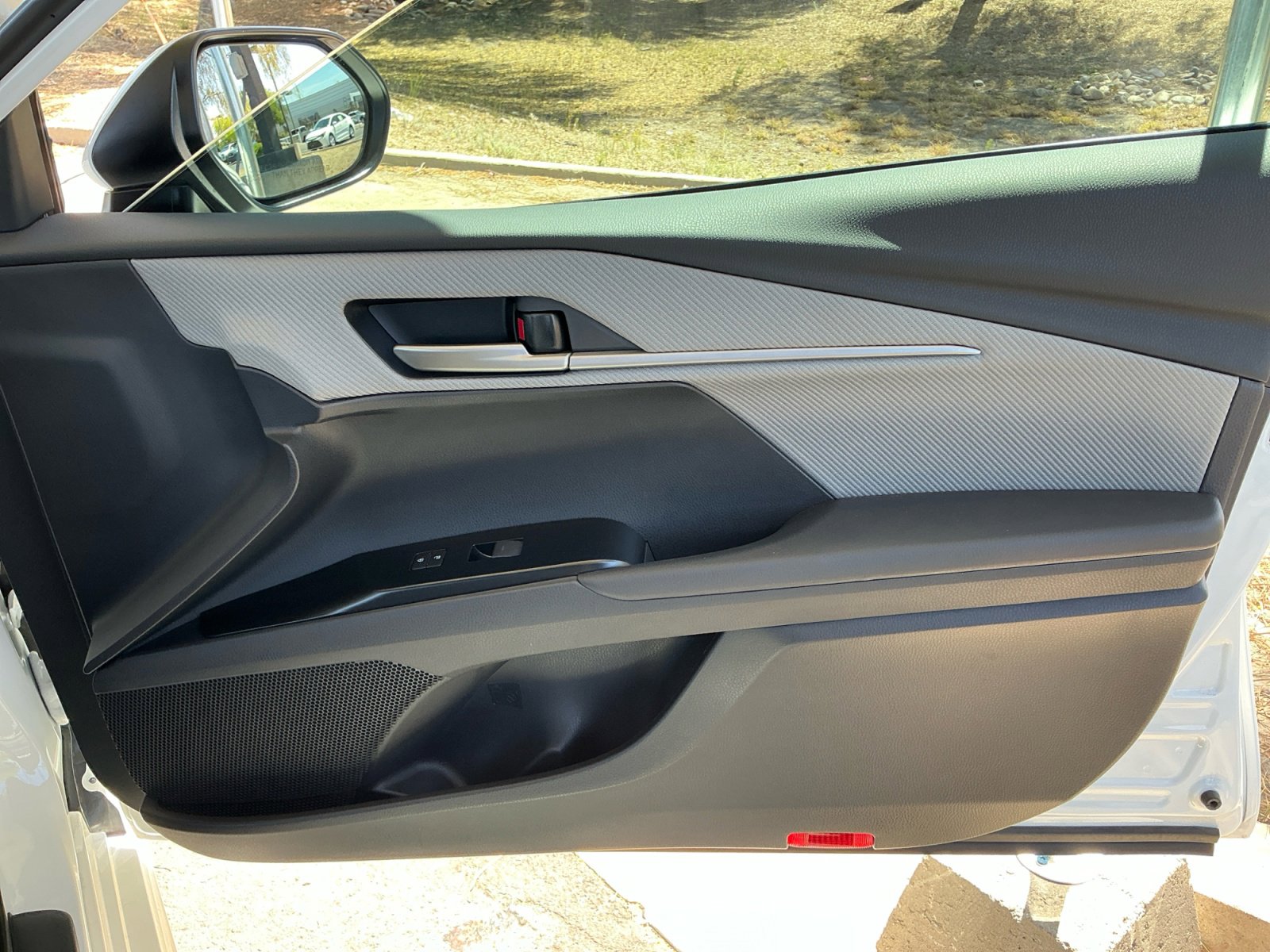 Used 2025 Toyota Camry SE image 16