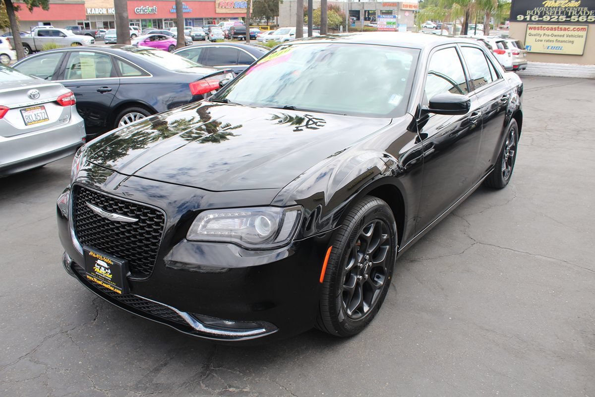Used 2019 Chrysler 300 S AWD/4WD image 4