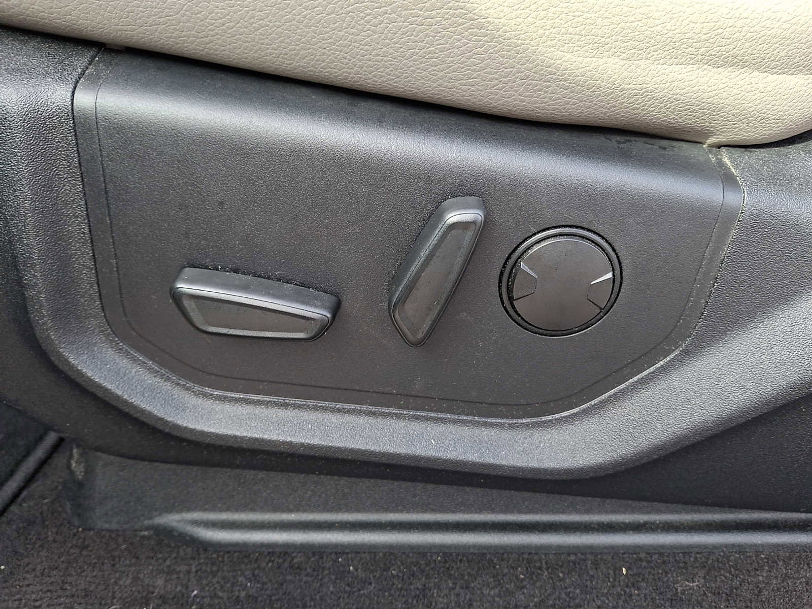 Used 2019 Ford F150 Lariat image 10