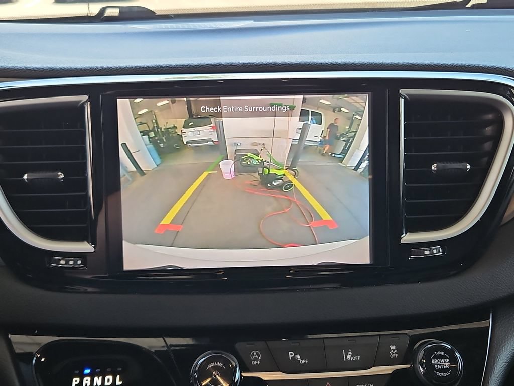 Used 2025 Chrysler Pacifica Select FWD image 19
