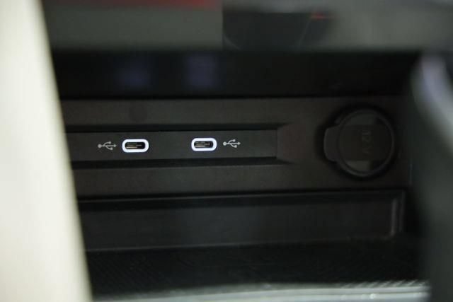 Certified 2023 Volkswagen Tiguan SE FWD image 18