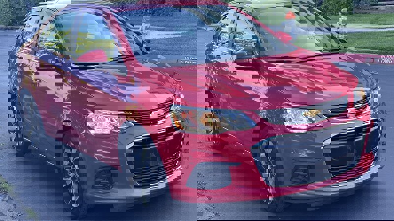 Used 2018 Chevrolet Sonic Premier FWD image 2