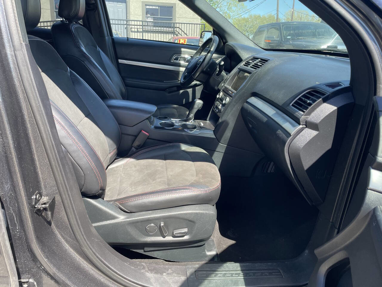 Used 2018 Ford Explorer XLT w/ Equipment Group 202A image 17