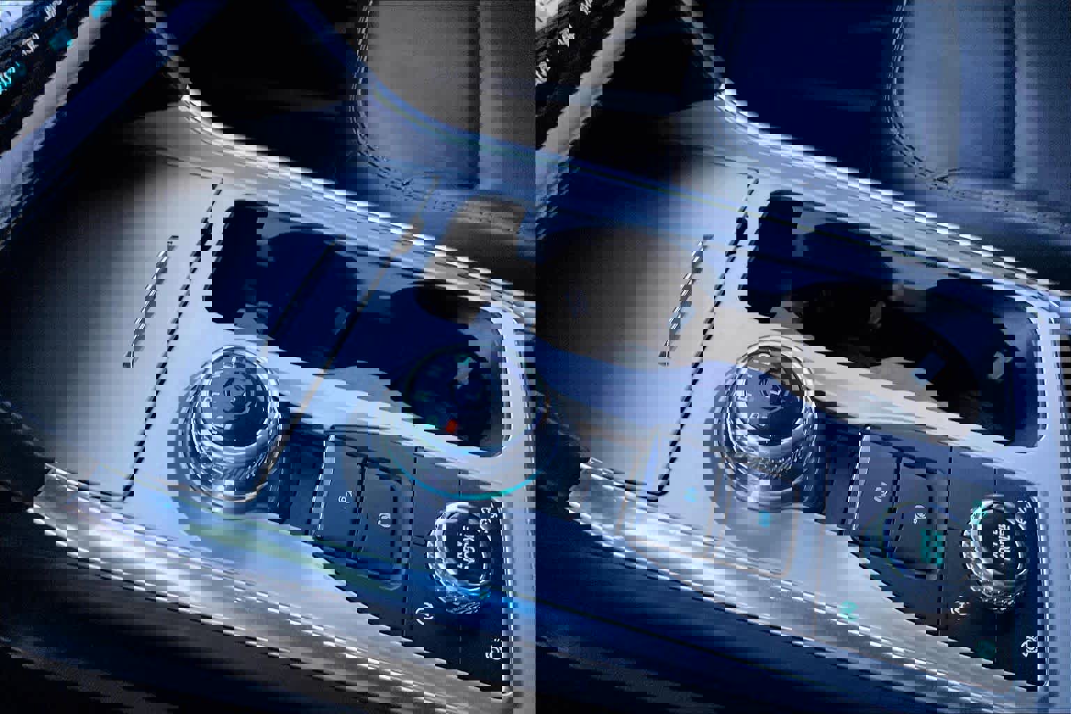 Used 2024 Ford Explorer XLT w/ Equipment Group 202A image 16