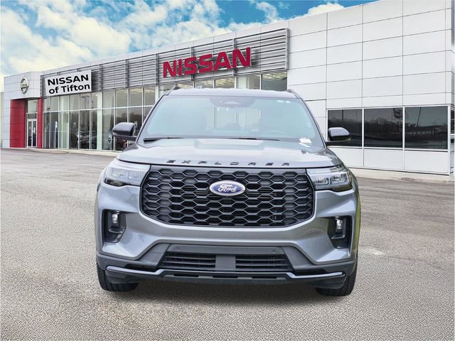 Used 2025 Ford Explorer ST-Line w/ ST-Line Street Pack image 2