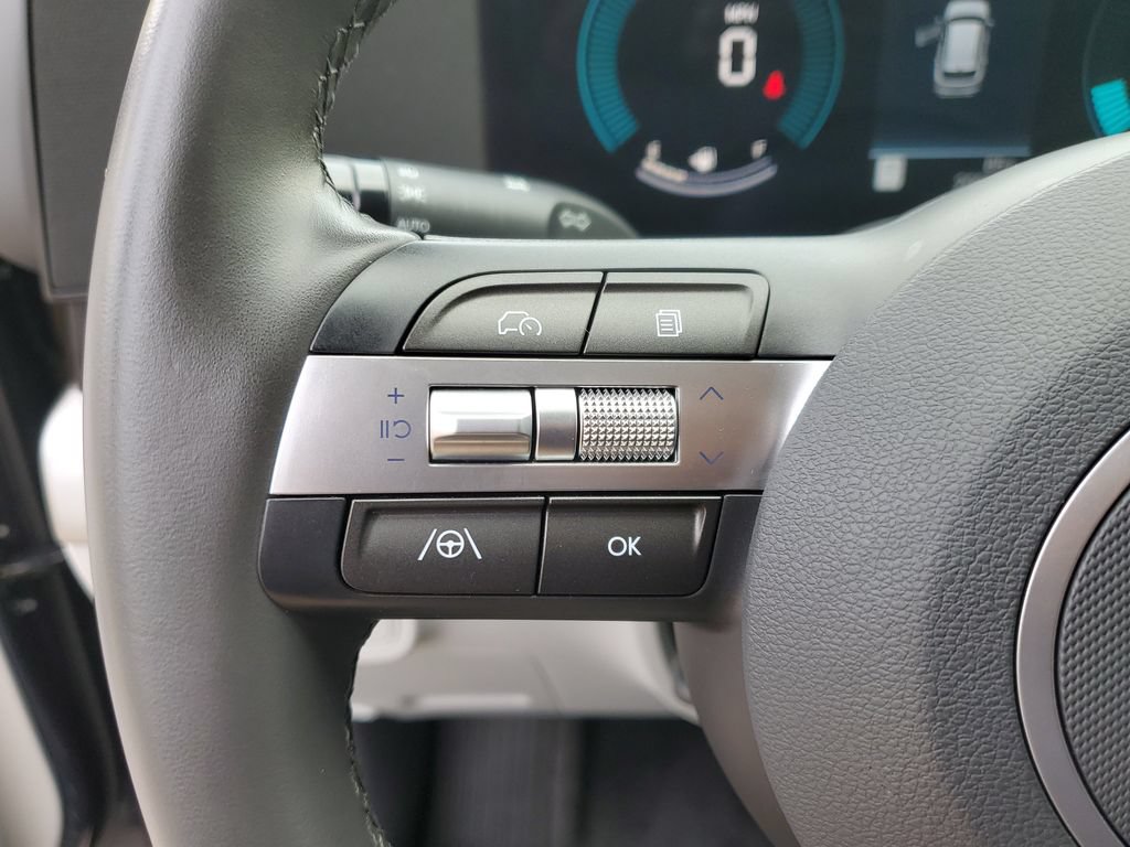 Used 2025 Hyundai Kona SEL FWD image 25