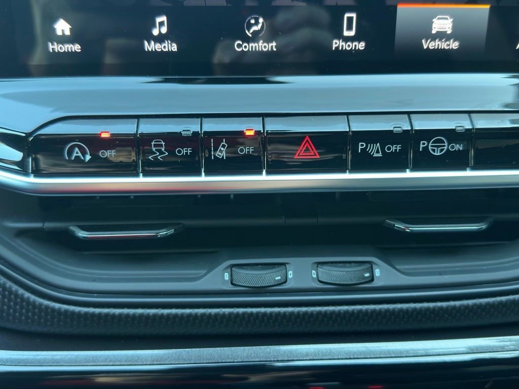 Used 2025 Jeep Compass Latitude w/ Convenience Group AWD/4WD image 17