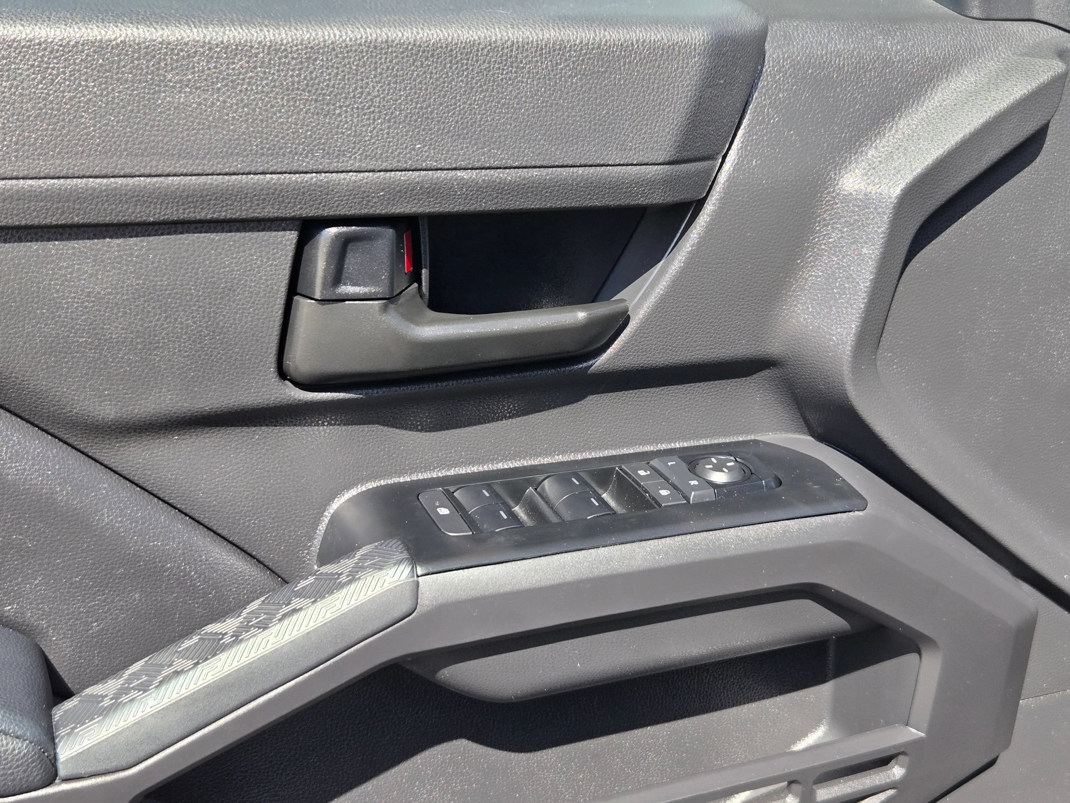 Used 2025 Toyota Tacoma SR5 AWD/4WD image 11