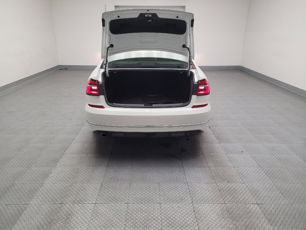 Used 2017 Volkswagen Passat 1.8T R-Line image 29