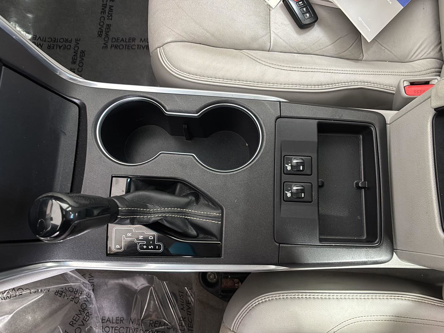 Used 2015 Toyota Camry XLE w/ Moonroof Package FWD image 31