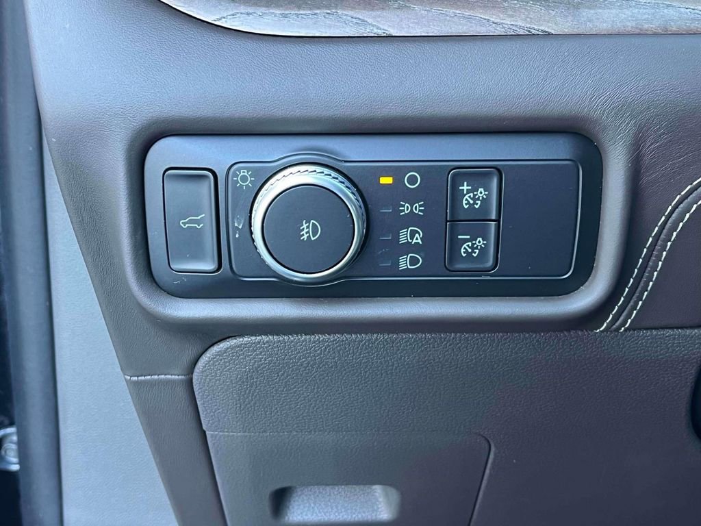 Used 2020 Ford Explorer Platinum w/ Premium Technology Package image 31