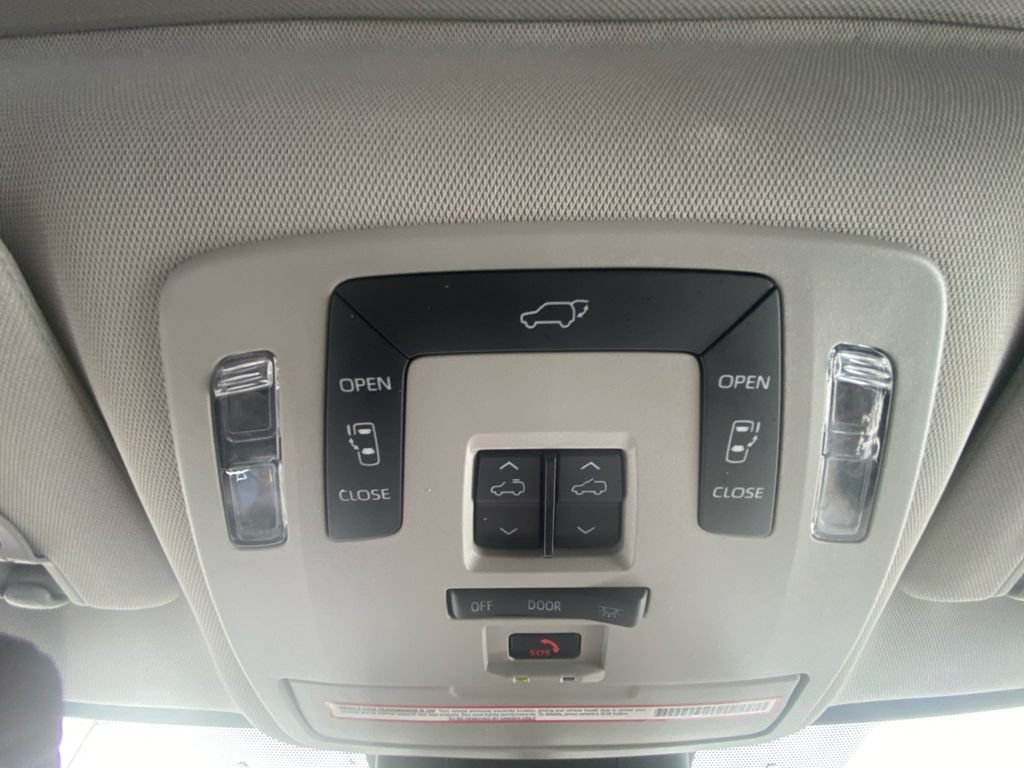 Used 2023 Toyota Sienna XLE AWD/4WD image 25