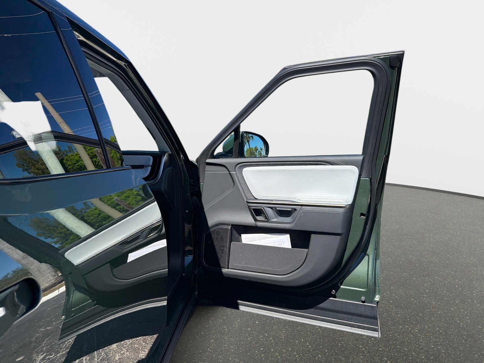 Used 2024 Rivian R1T Adventure image 24