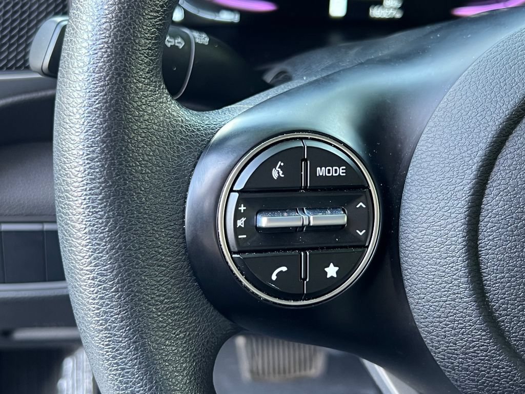 Used 2025 Kia Soul LX w/ LX Technology Package FWD image 21