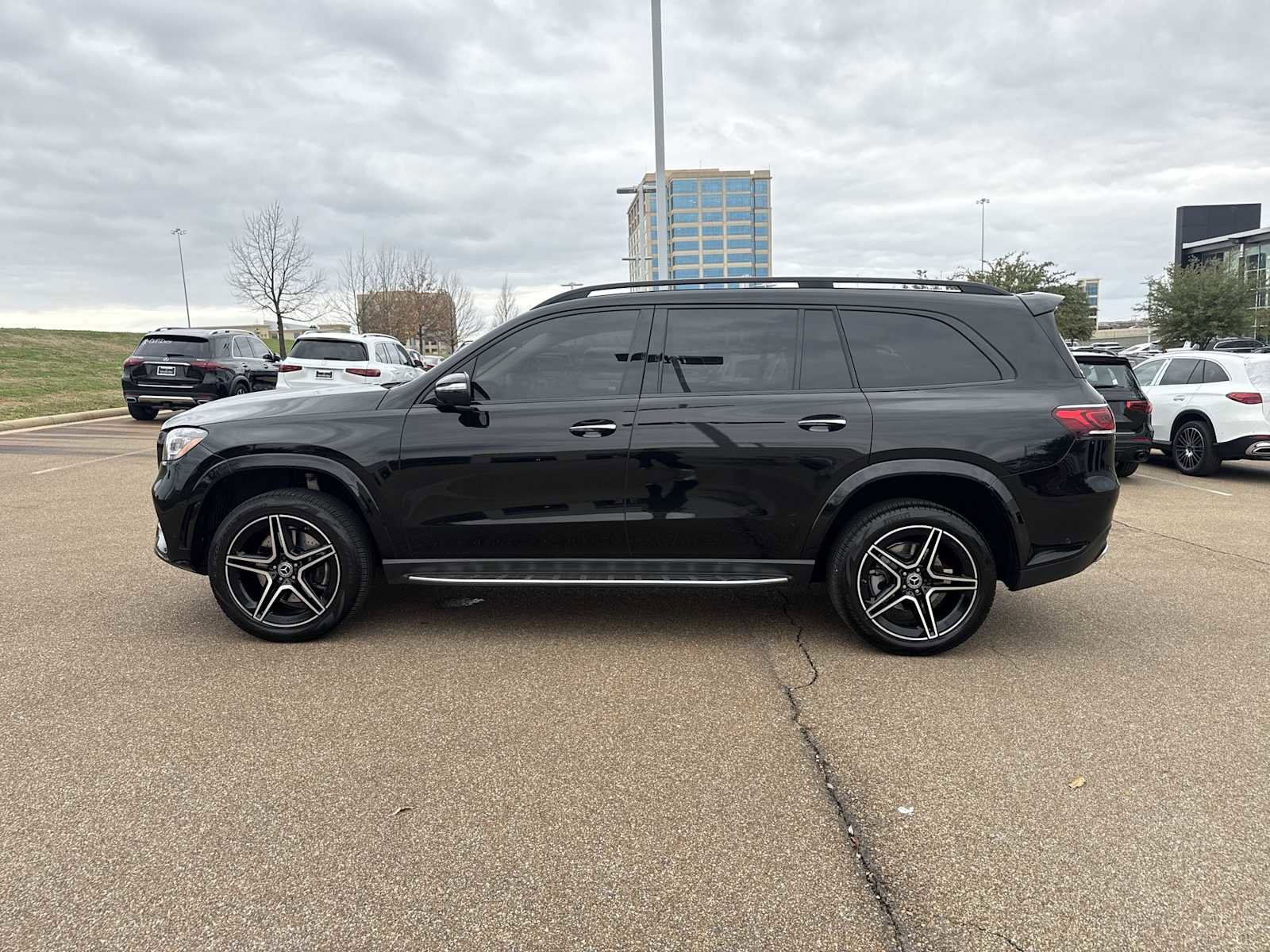 Used 2023 Mercedes-Benz GLS 580 4MATIC image 3