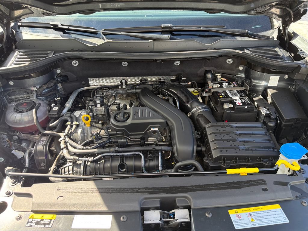 Certified 2023 Volkswagen Taos SE w/ Panoramic Sunroof Package AWD/4WD image 24