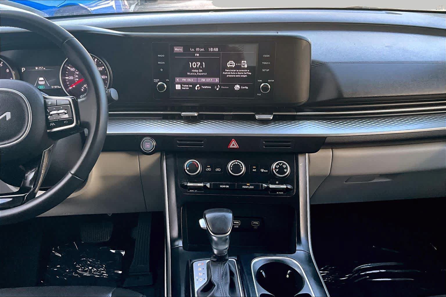 Used 2022 Kia Carnival LX FWD image 7