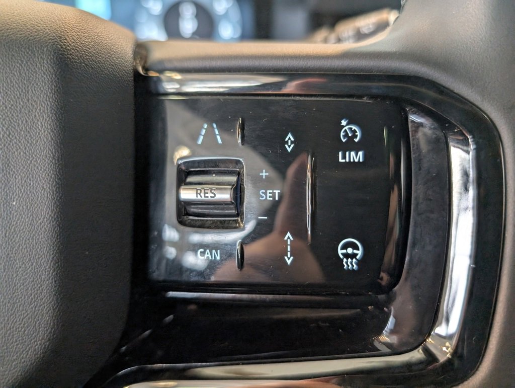 Used 2024 Land Rover Range Rover Evoque Dynamic SE image 21