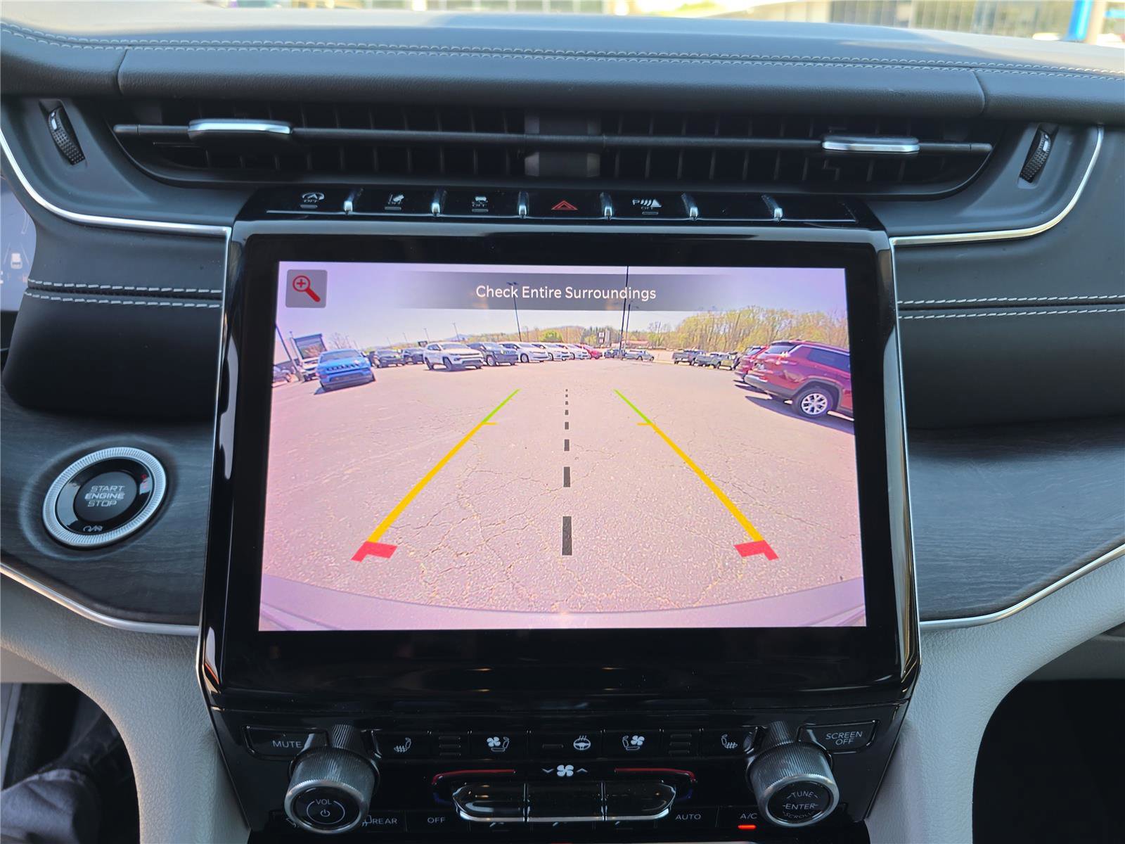 Used 2022 Jeep Grand Cherokee Overland w/ Luxury Tech Group IV image 28