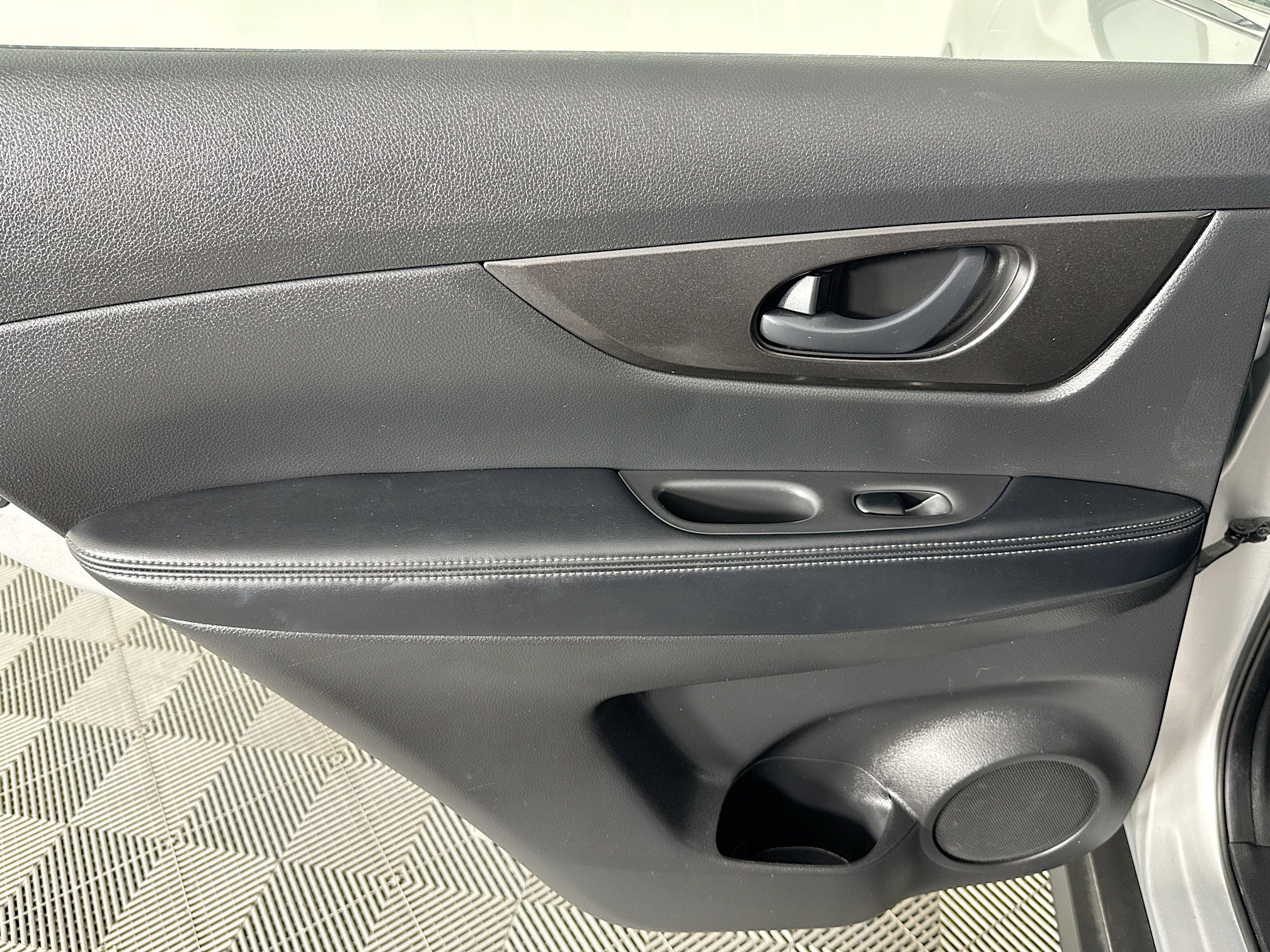 Used 2020 Nissan Rogue S AWD/4WD image 24